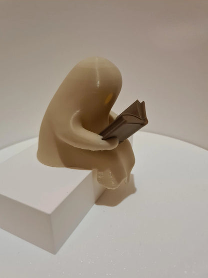 Decoración de fiesta de Halloween, recuerditos, lindo fantasmita sentado en una estantería leyendo un libro con un adorno parpadeante, regalo, idea espeluznante